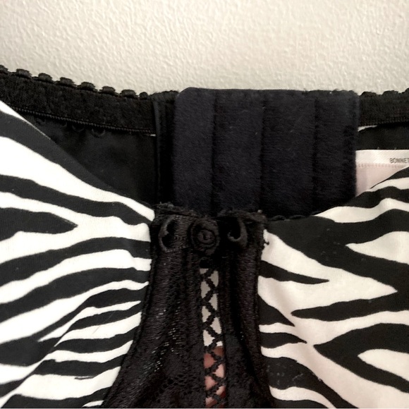 Intimates | New Zebra Pattern Bra - Picture 3 of 15